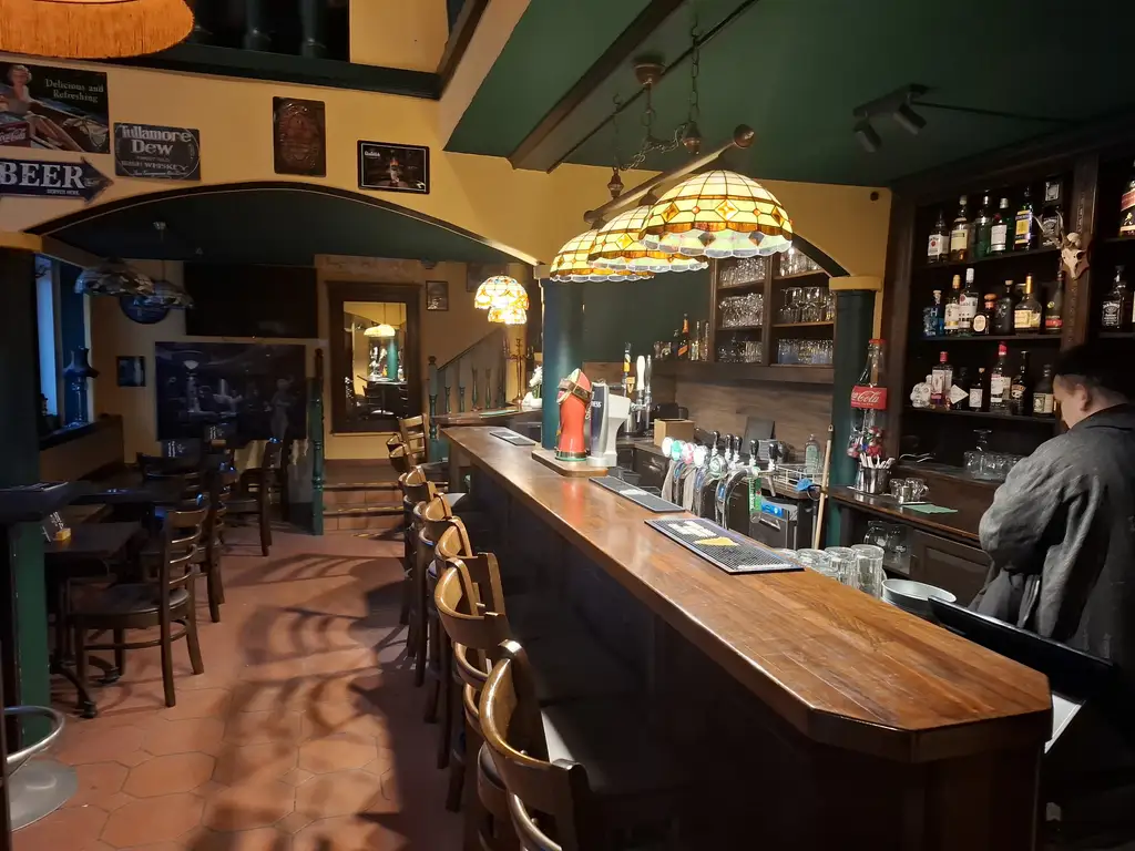 PACHTLOKAL BAR PUB MIT GROSSEM GARTEN GASTROTEL IMMOBILIEN