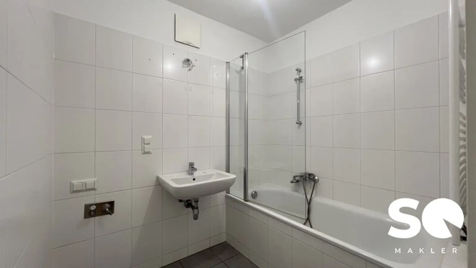 # SQ  - MODERNE 2 ZIMMER IN EINEM HOCHHAUS - NEUBAUWOHNUNG MIT BALKON - NÄHE KURPARK OBERLAA - 6 ETAGE