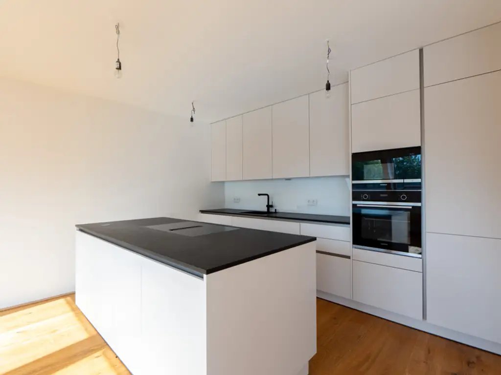 Sonnendurchflutete Wohnung mit 3-Zimmer, Balkon und Terrasse - inkl. Tischlerküche. Top Lage in Aspern