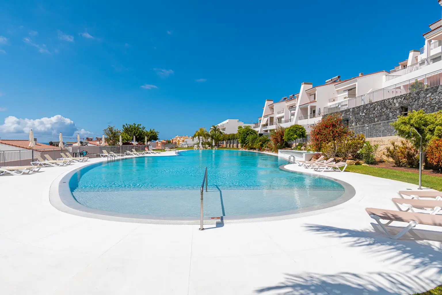 Magnolia-Golf-Resort-Community-Pool-Tenerife