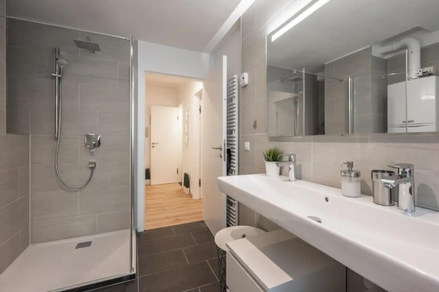 Top-sanierte 3-Zimmer-Wohnung beim Rudolfsplatz – sofort bezugsfertig!