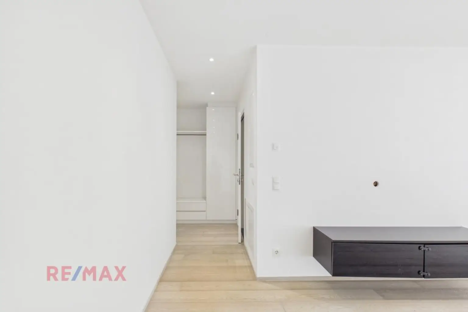 Wohnbereich Blickrichtung Flu