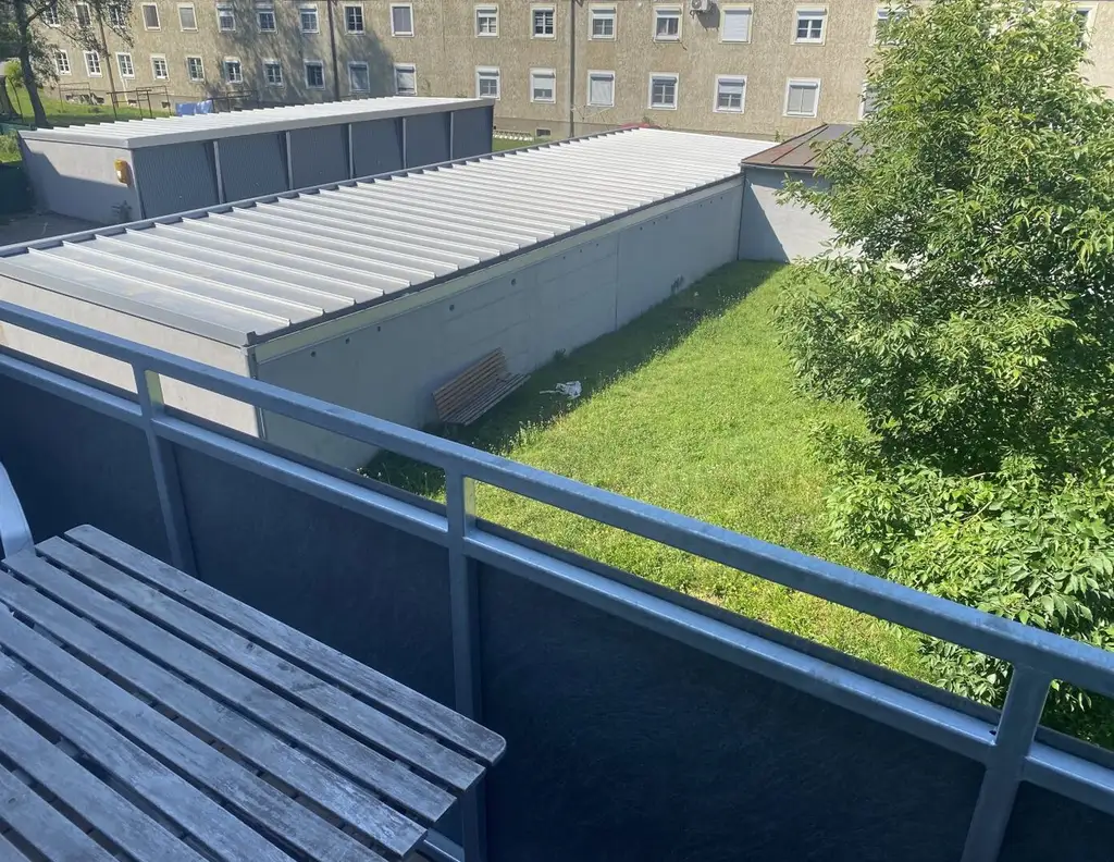 Sonnige Balkonwohnung zum selbst sanieren - provisionsfrei auf www.riedersbach.com