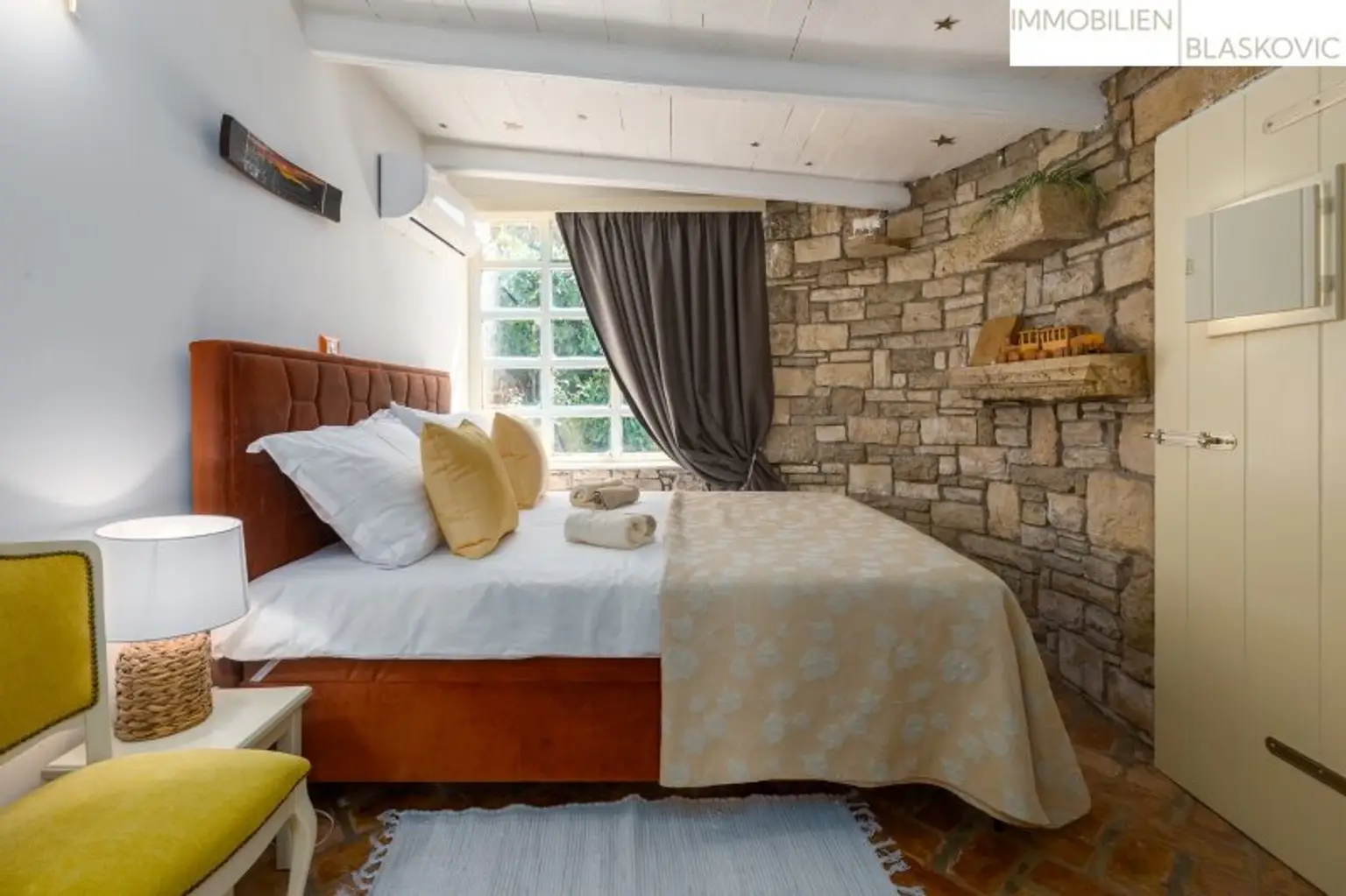 Steinhaus mit drei separaten Wohneinheiten und wunderbarem Meerblick - Kastelir-Labinci