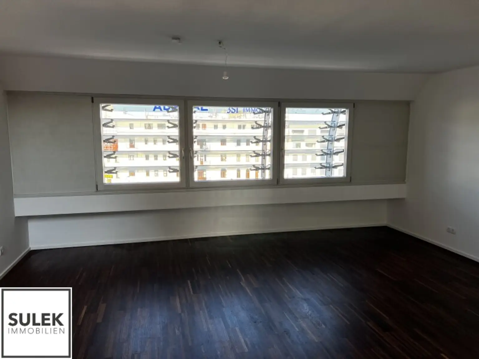 Unbefristet Mieten: Praktische 3,5-Zimmer-Dachgeschoss-Wohnung mit Dachterrasse in Top-Lage - ab 1.10