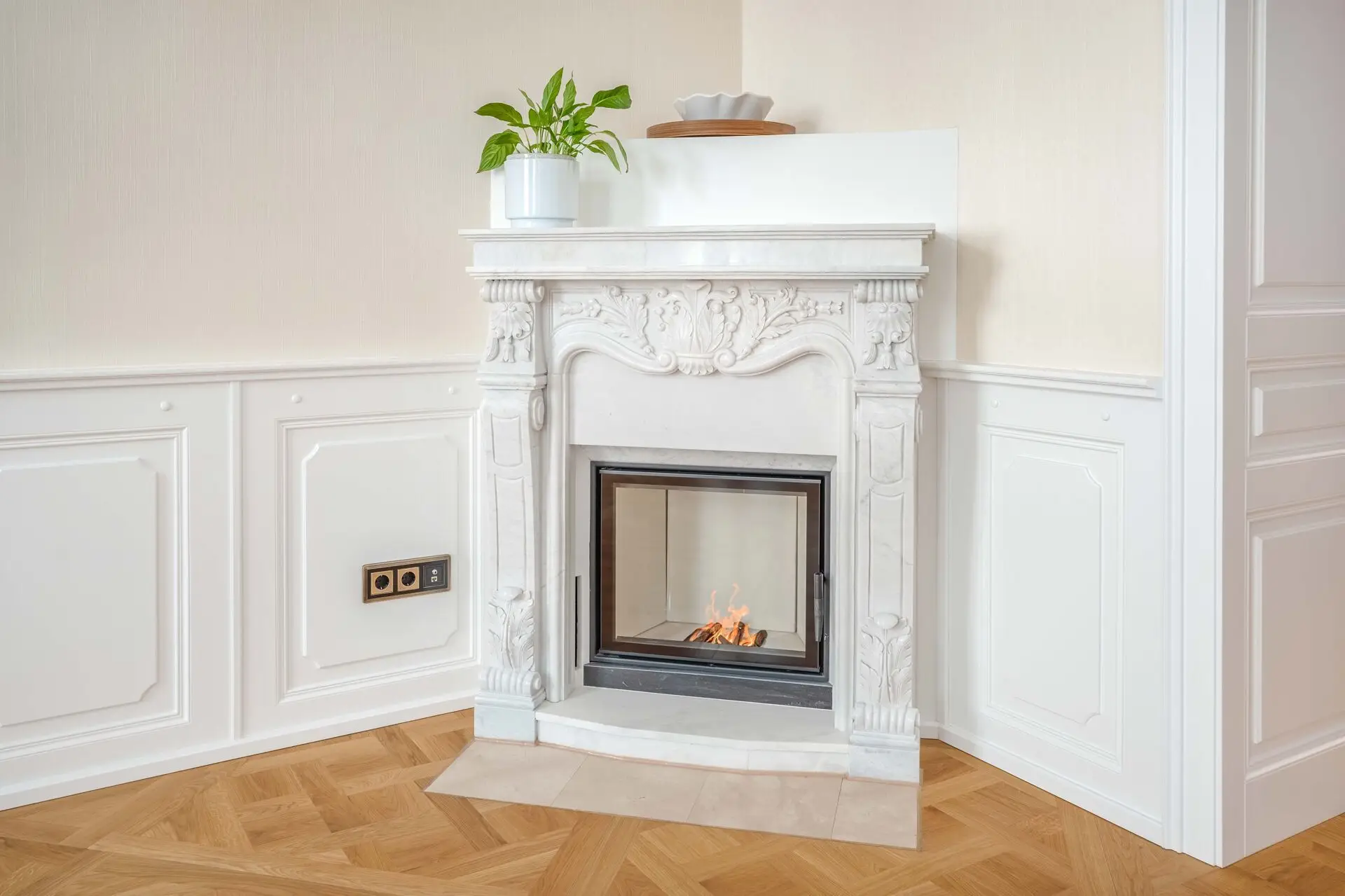 1010_Wien_Imperiales Palais-Apartment_ Kamin