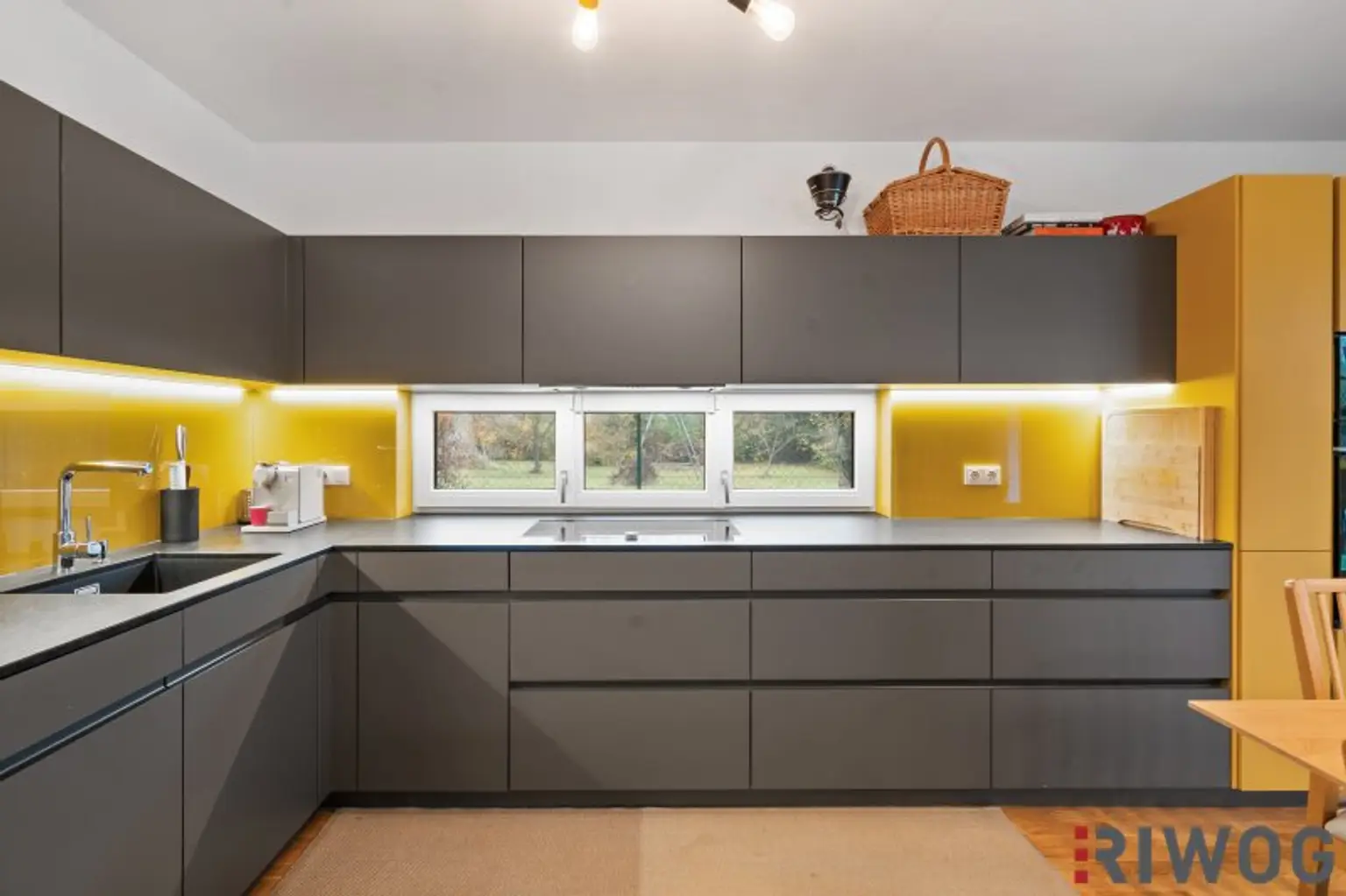 Effiziente aber Großzügige Gartenwohnung mit ca. 200 m² Garten, Luxus Küche mit Gaggenau Geräte und in ruhige Lage aber nähe U-Bahn