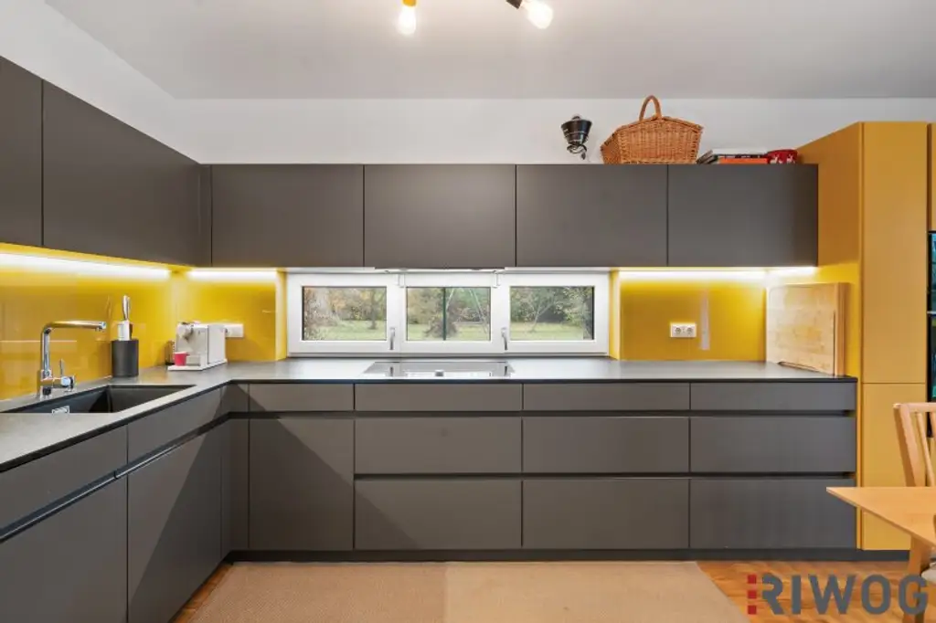 Effiziente aber Großzügige Gartenwohnung mit ca. 200 m² Garten, Luxus Küche mit Gaggenau Geräte und in ruhige Lage aber nähe U-Bahn