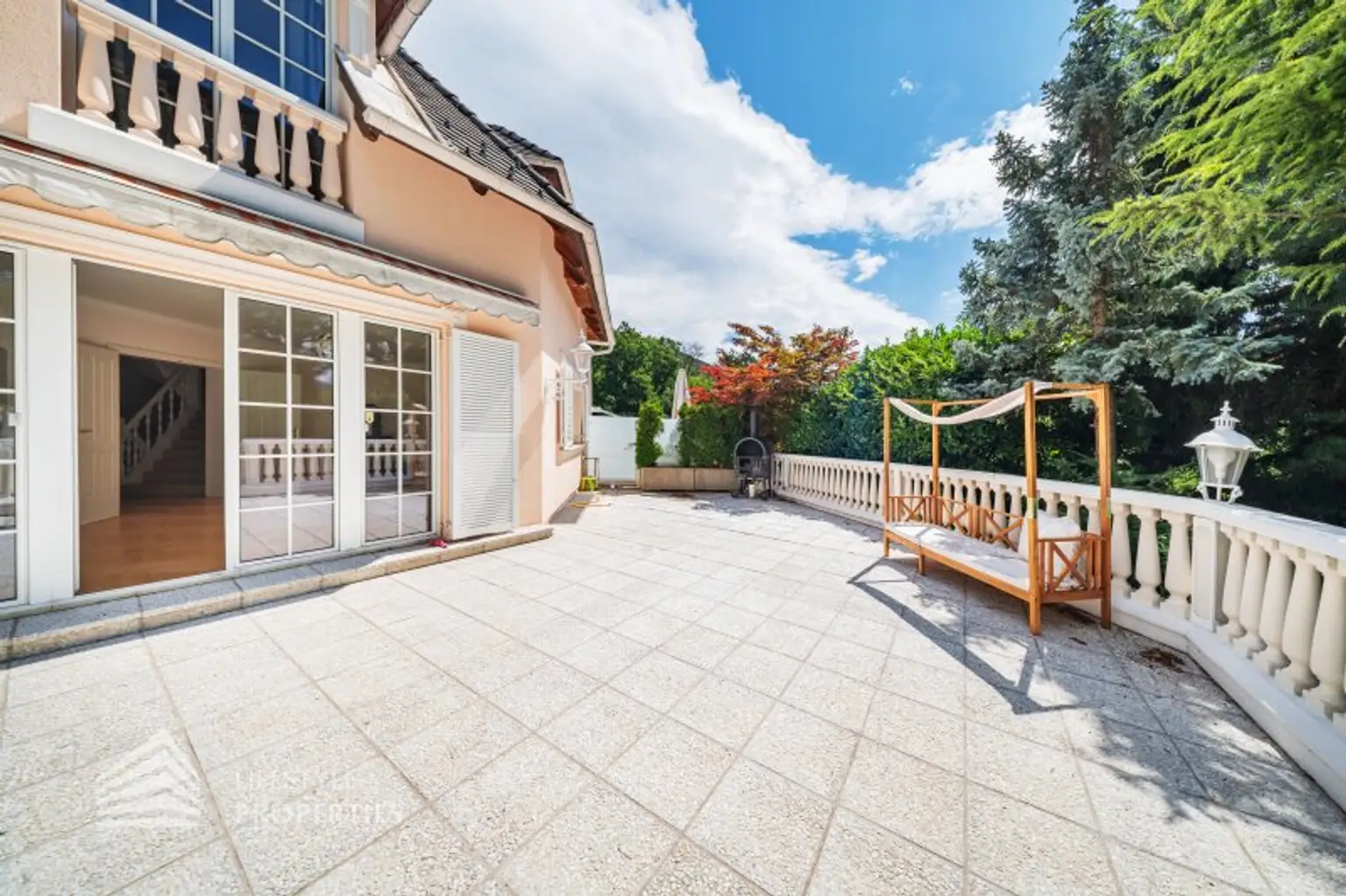 Beeindruckende Villa mit gepflegten Garten und Pool