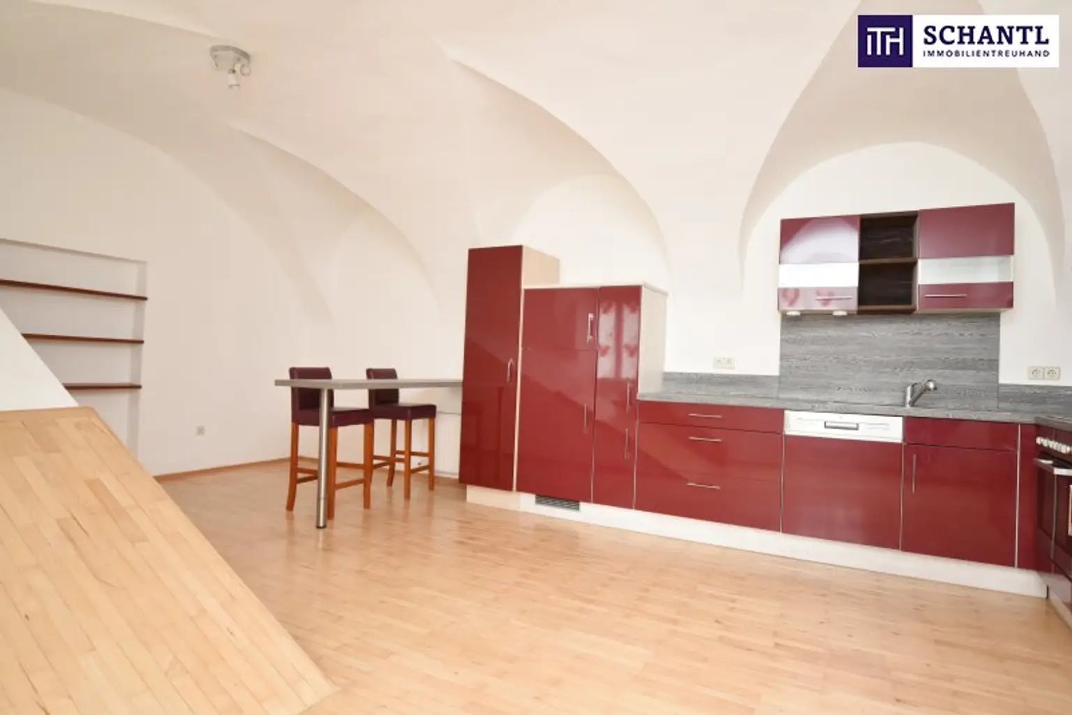 MÄRCHENHAFTE Wohnung im SCHLOSS inklusive Nutzung des SCHLOSSGARTENS! Ab sofort verfügbar!