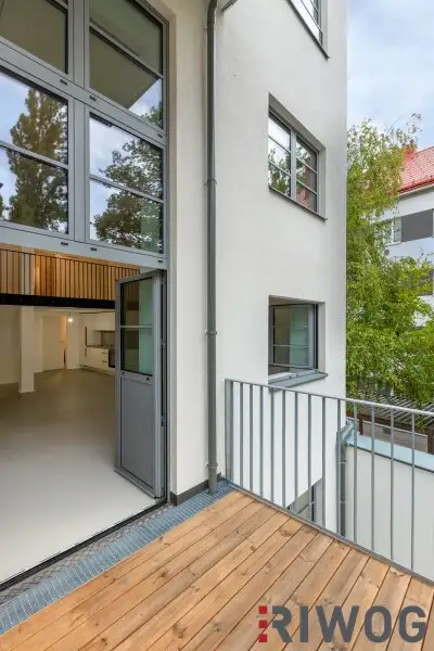 ERSTBEZUG nach Sanierung | Komplett hofseitiges Loft mit Balkon | Raumhöhe bis zu ca. 4,95 m | Büro/Praxis Nutzung und Kurzzeitvermietung möglich
