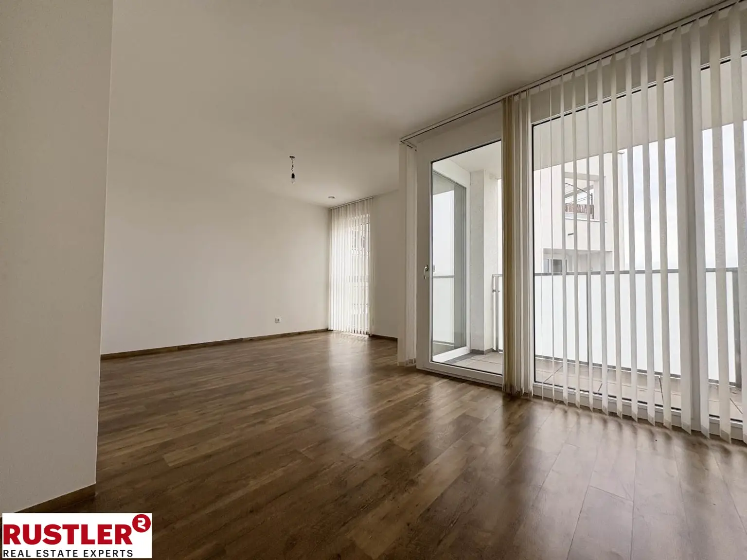 Herrliche große Wohnung mit Aussicht & Loggia