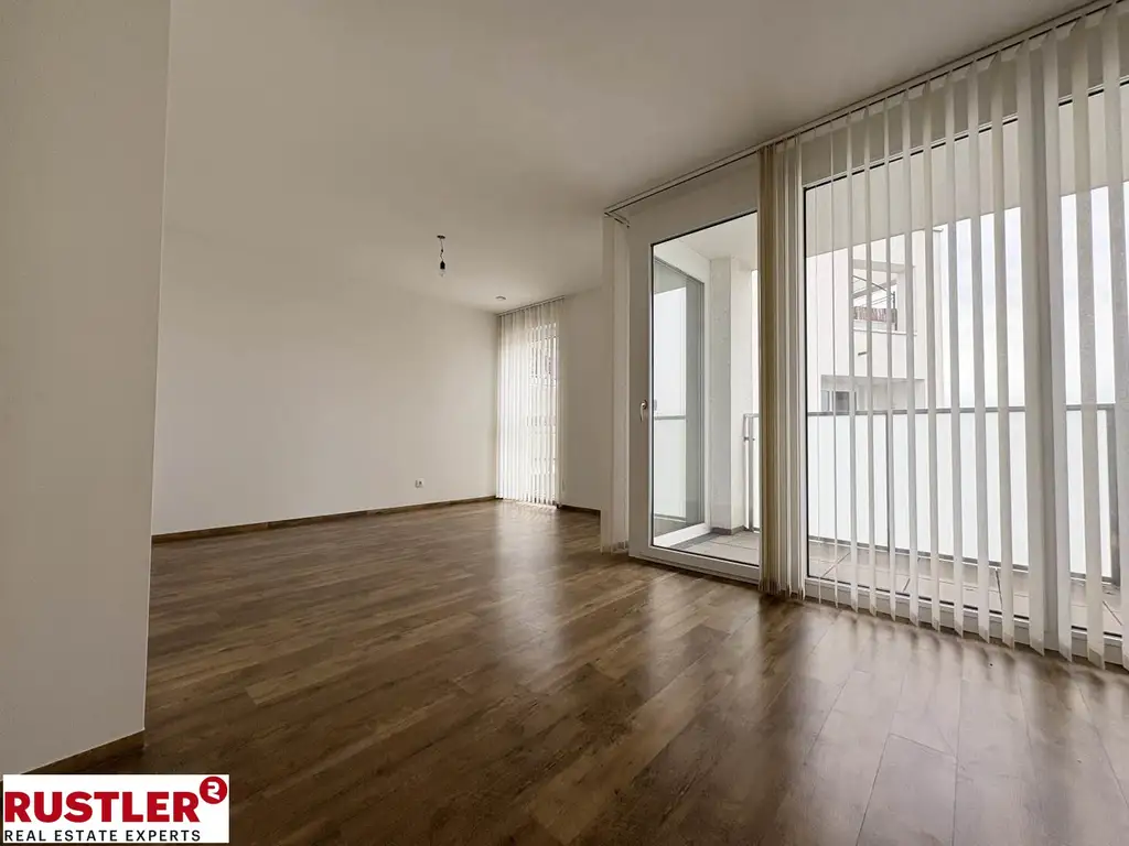 Herrliche große Wohnung mit Aussicht & Loggia