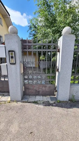 Sehr ruhige Siedlungslage - Riesige (teilbare)  Etagenwohnung mit 2 Balkonen, Garage, Sauna in einem sehr gepflegten Haus