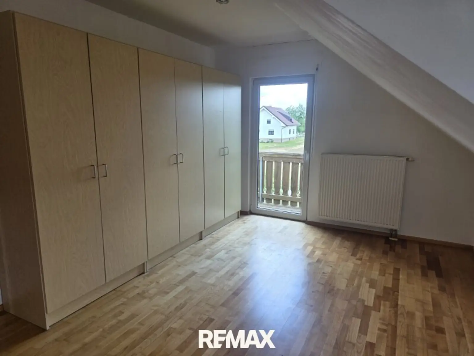 Zimmer 1, OG