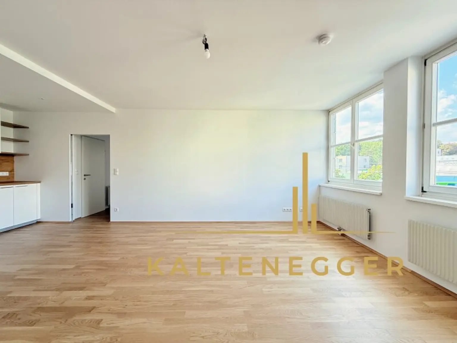 Helle 4-Zimmer-Wohnung ++ ca. 95 m² ++ modern saniert ++ 2. Stock