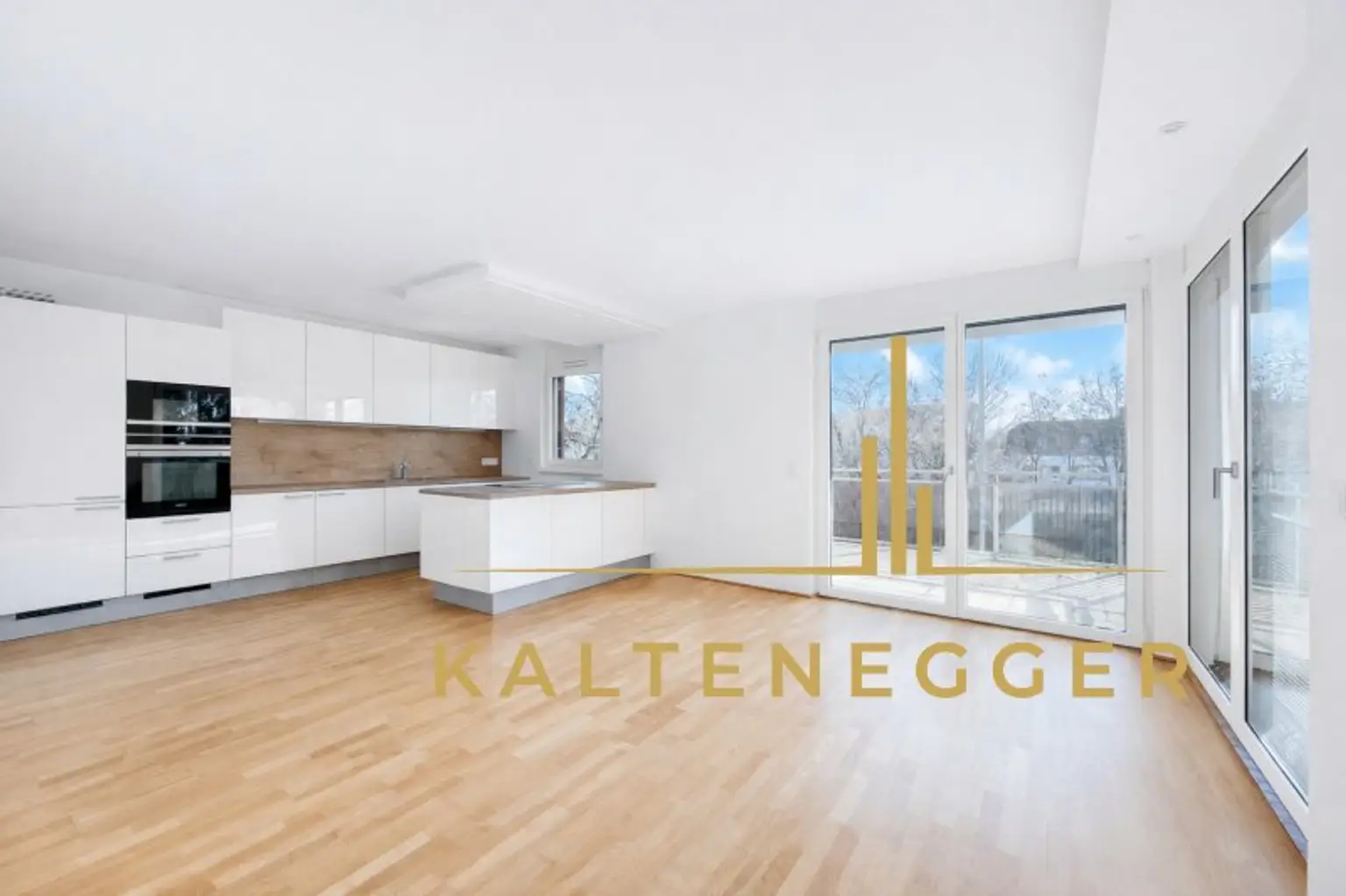 Helle Wohnküche 30,53 m² mit Ausgang zum Balkon