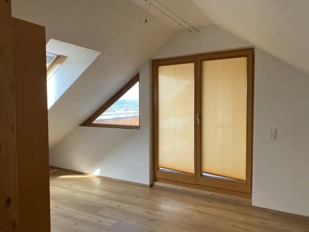 Schöne, große Wohnung in super Aussichtslage