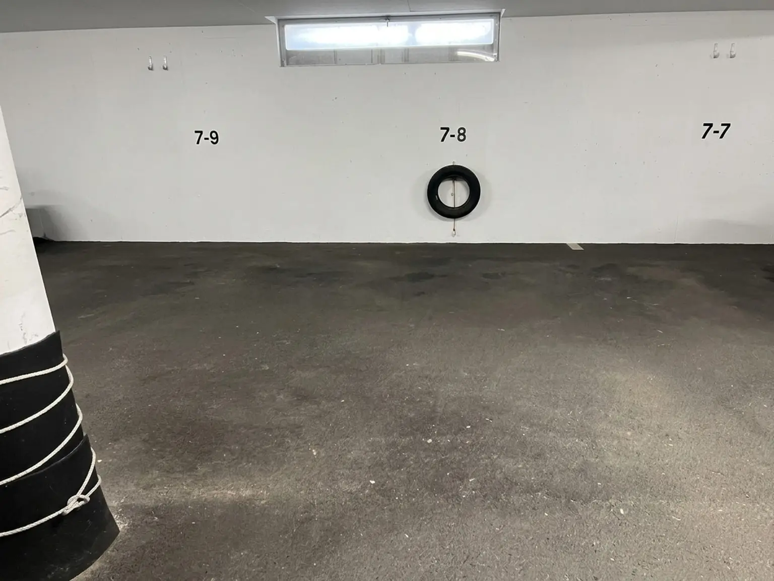 Garagenplatz(Fahrzeug mit KI entfernt)