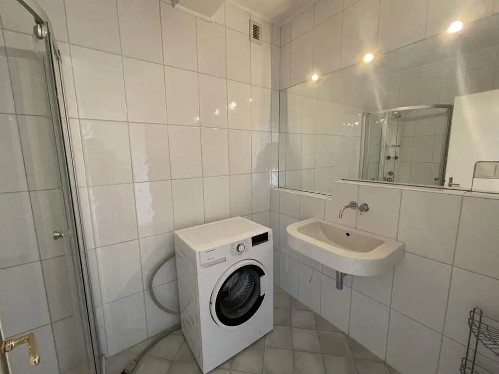 Zentrale 4-Zimmer-Wohnung mit Klimaanlage, Loggia & Ötscherblick