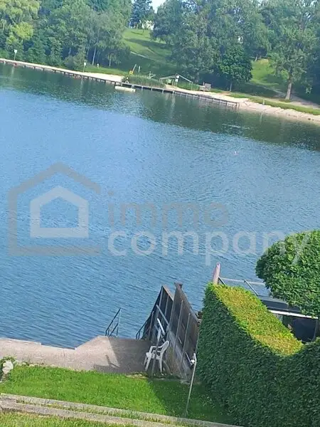 Keines Haus mit großem Garten - Nur einen Steinwurf vom Wasser entfernt