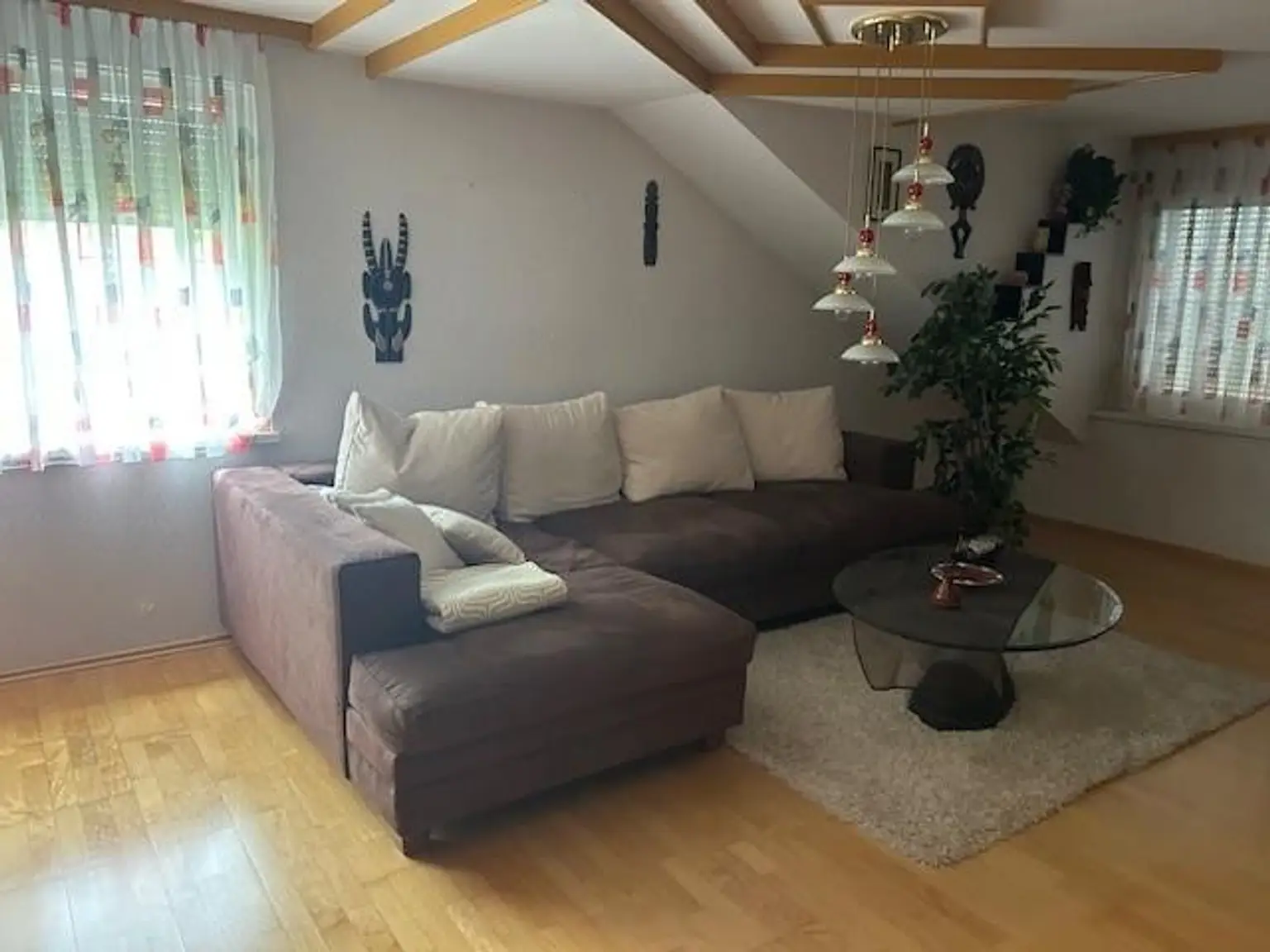 2 bis 3 Familienhaus mit Vollkeller,    mit  4 Garagen, Brunnen und Werkstatt  - sehr viel Wohnraum- 4 Bäder