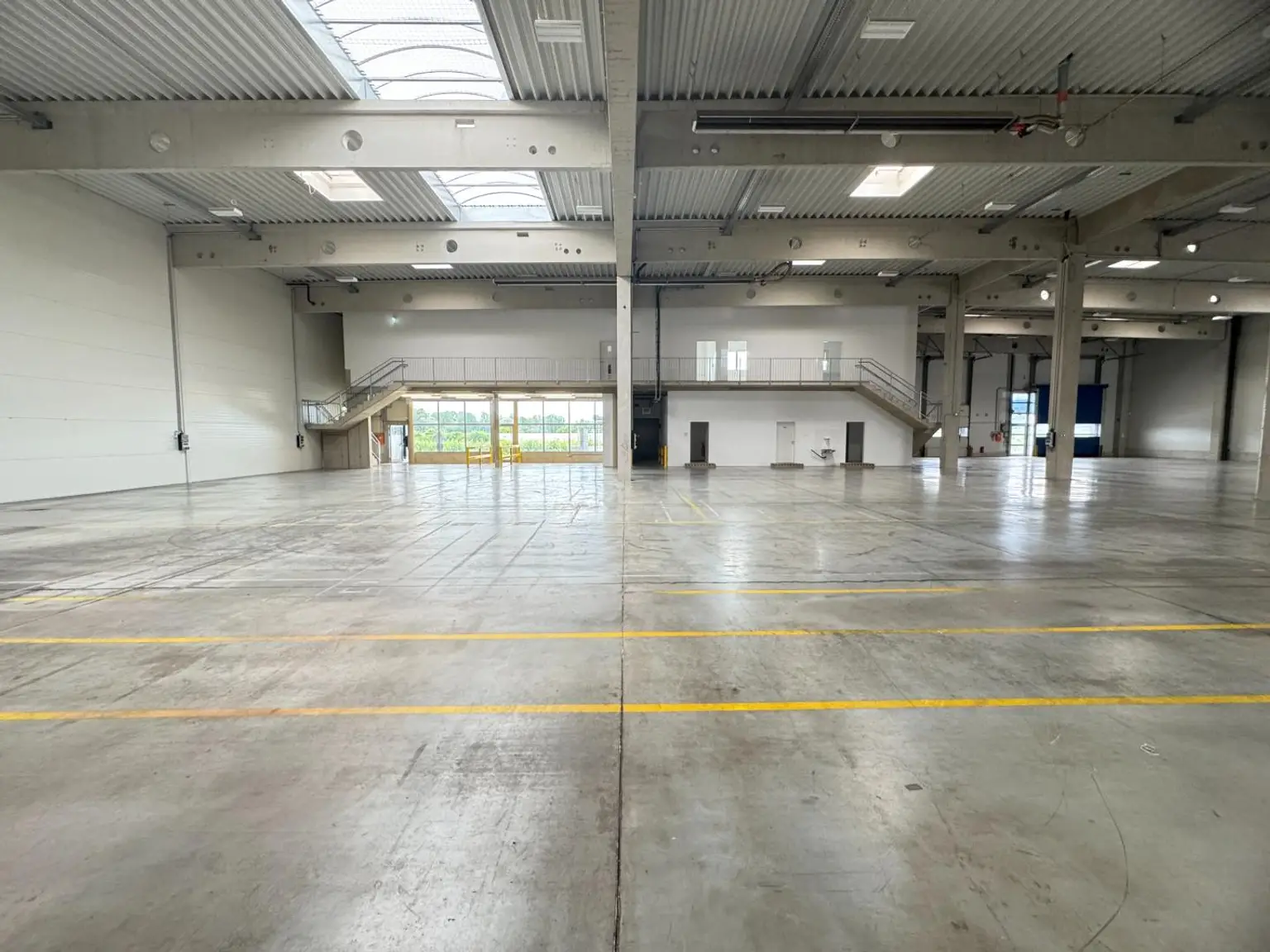 Innenansicht Halle Top 13+14