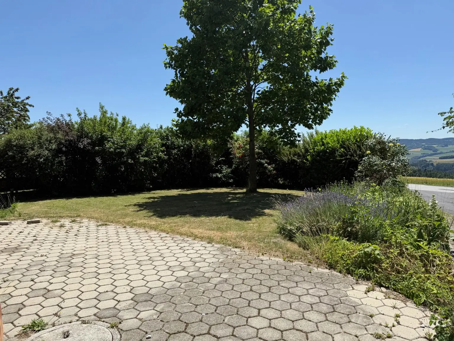 Idylisches Mehrfamilienhaus mit Werkstatt