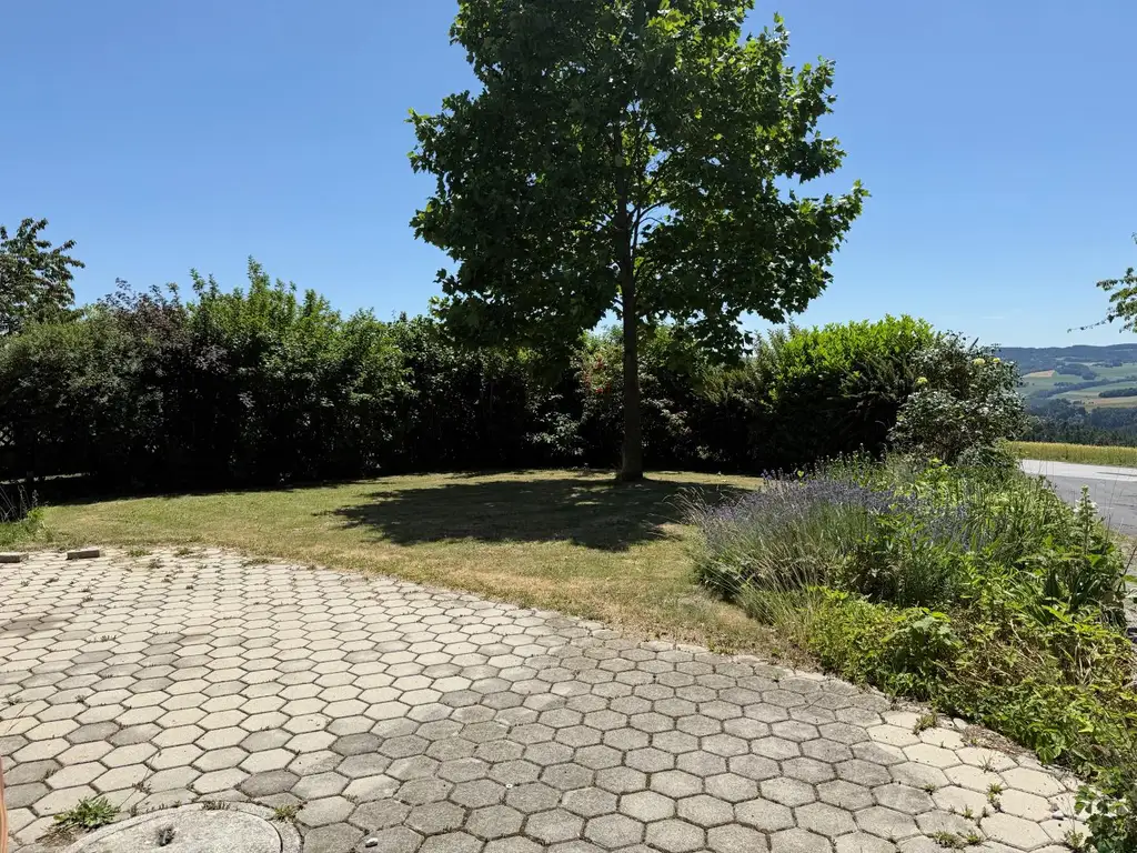 Idylisches Mehrfamilienhaus mit Werkstatt