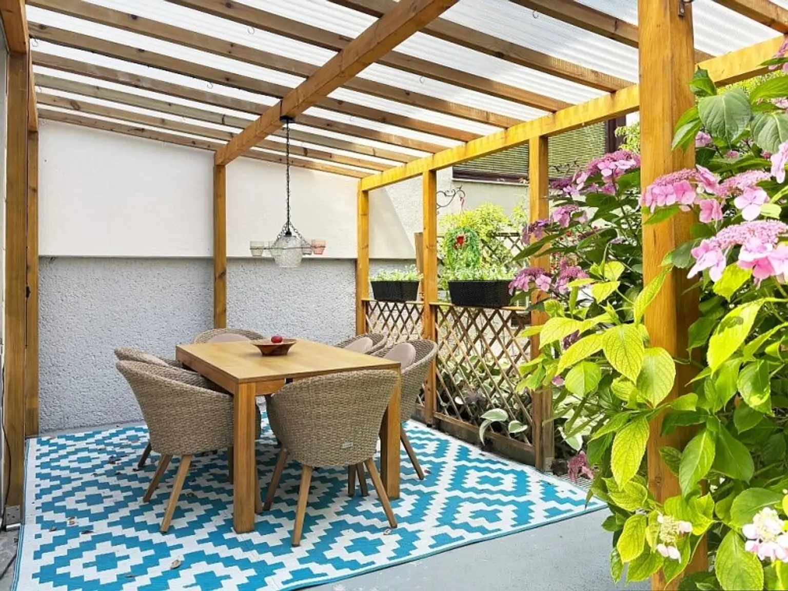 GARTENPARADIES MIT EINFAMILIENHAUS-FLAIR!