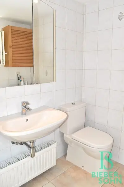 Duschbad, WC, Waschmaschinenanschluß EG