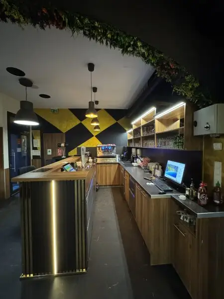 Anlagepaket mit 5 Geschäftslokale & 1 Wohnung – stabile Mieteinnahmen – attraktive Rendite 5,25%