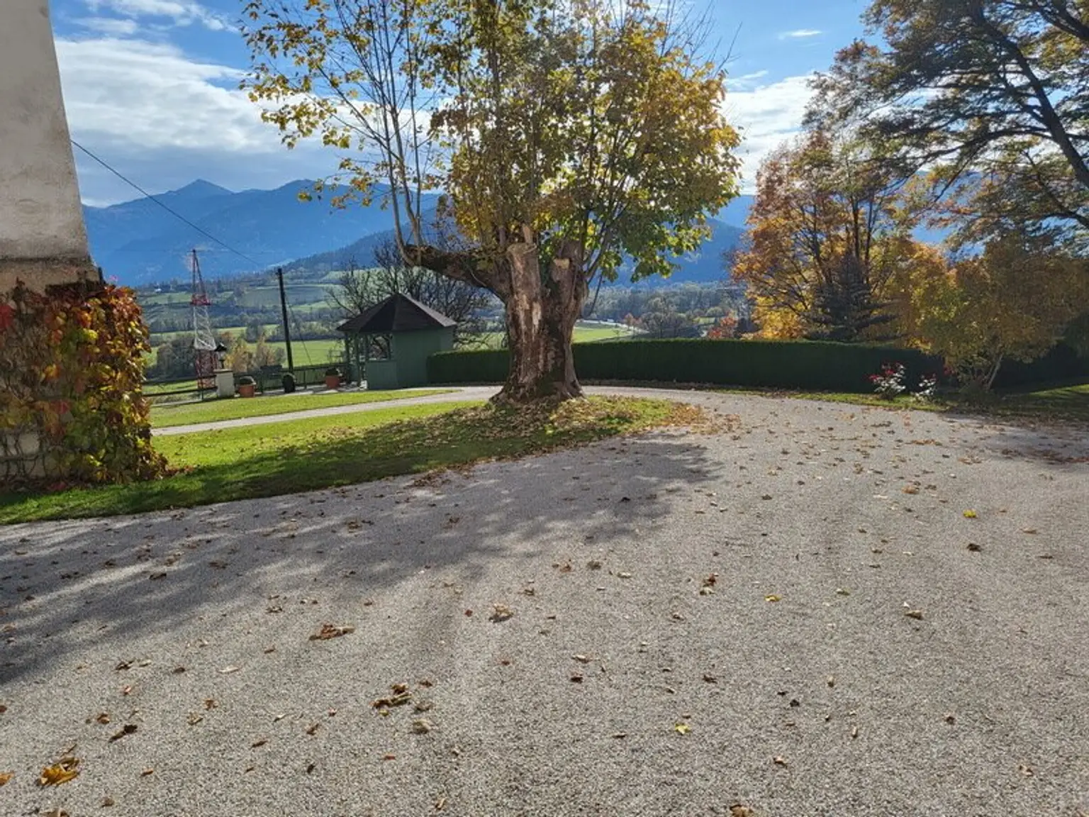 Renaissance-Schloss auf 15 ha Grund – seltene Gelegenheit für touristische Nutzung oder Family Office