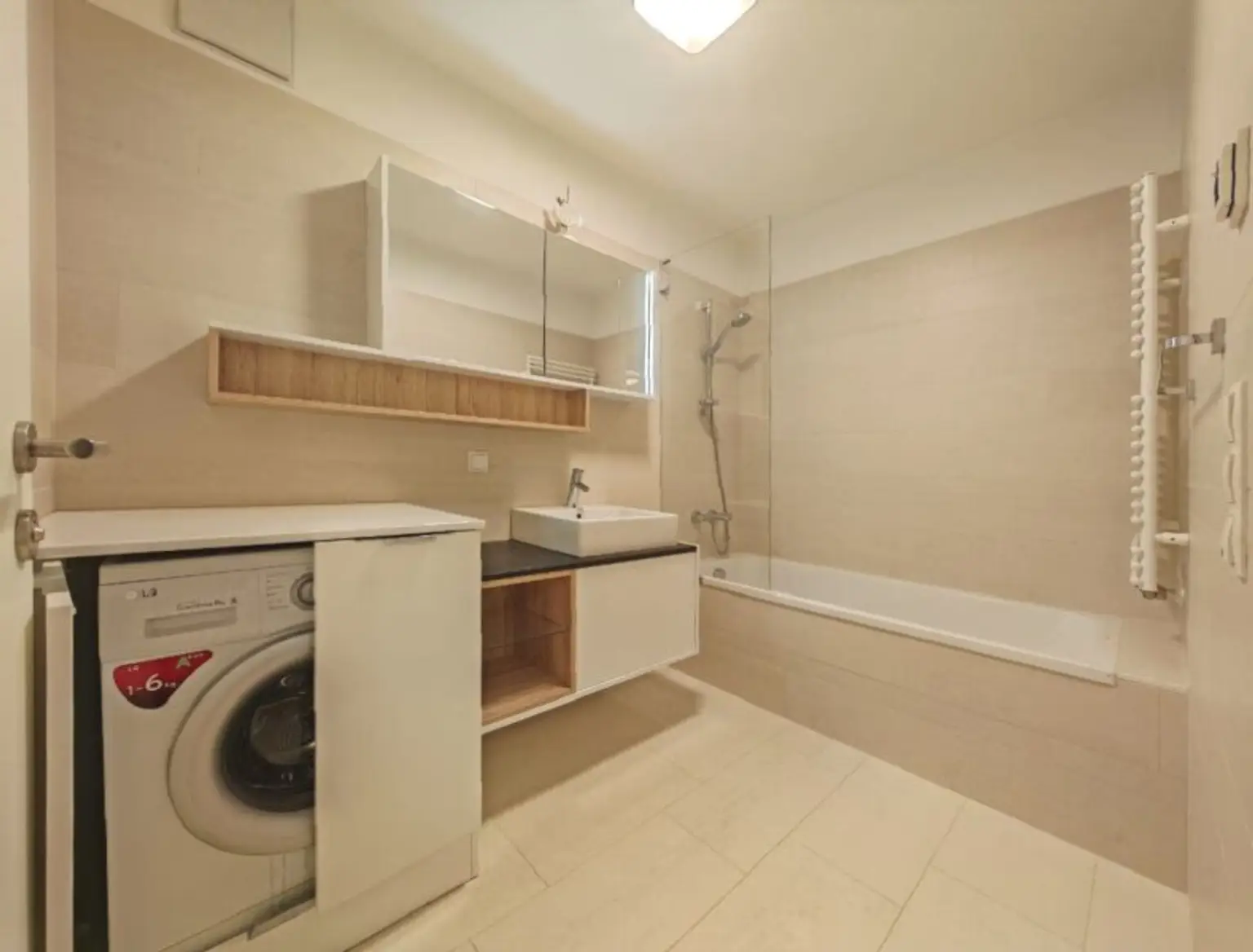 Möblierte 2-Zimmer-Wohnung im 10. Liftstock