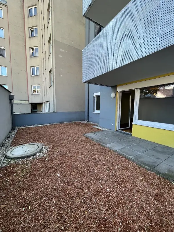 Moderne 2-Zimmer-Wohnung mit ruhiger Terrasse und Dachgarten - 
in U-Bahn-Nähe!