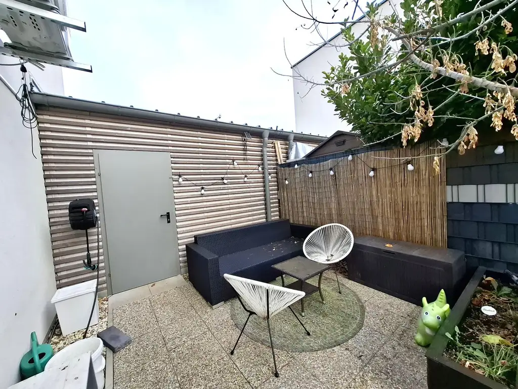 Neuwertige Doppelhaushälfte mit TOP Ausstattung in ruhiger Ortsrandlage