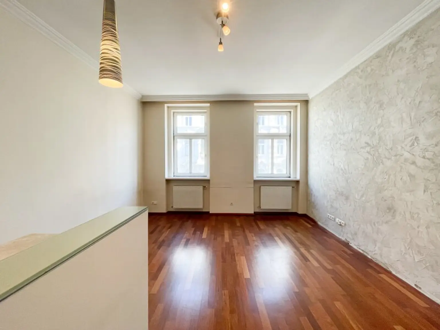 U4 PILGRAMGASSE: Altbauwohnung mit Balkon* im schön sanierten Altbau mit separater Küche Nähe Naschmarkt