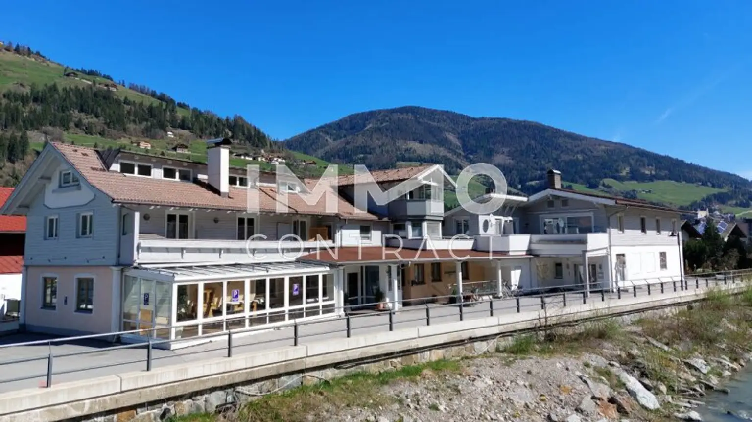 Ansicht Gesamtliegenschaft