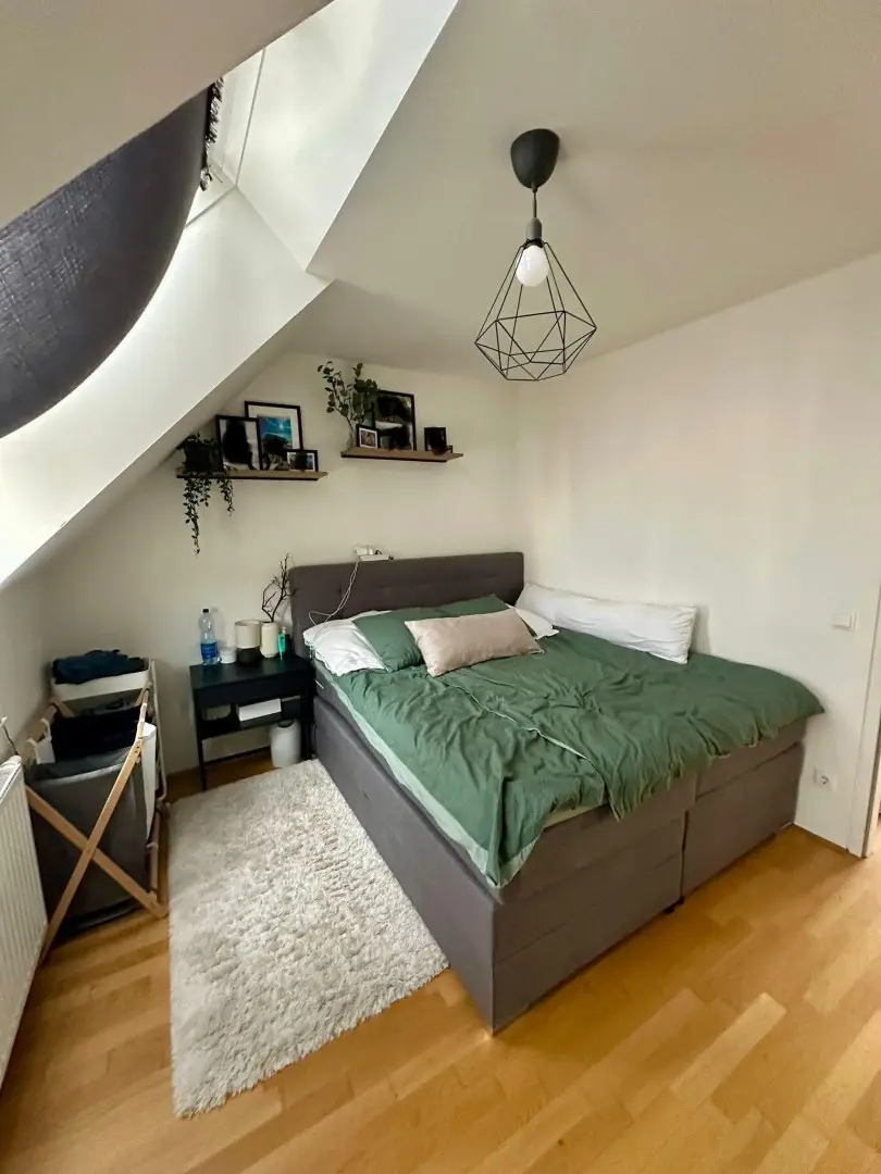 Klimatisierte Neubauwohnung mit hofseitigem Balkon im Dachgeschoss!!!