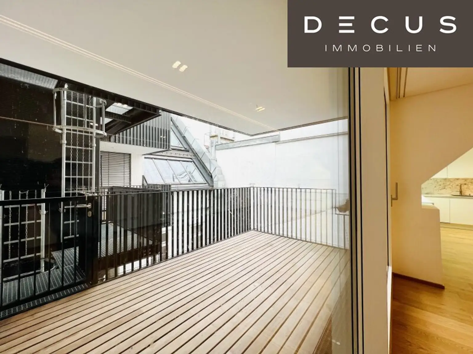 RESIDIEREN AM STADTPARK | ELEGANTE DACHGESCHOSSWOHNUNG | RUHIGE HOFSEITIGE 12 m2 TERRASSE | 4 ZIMMER | 2 BÄDER