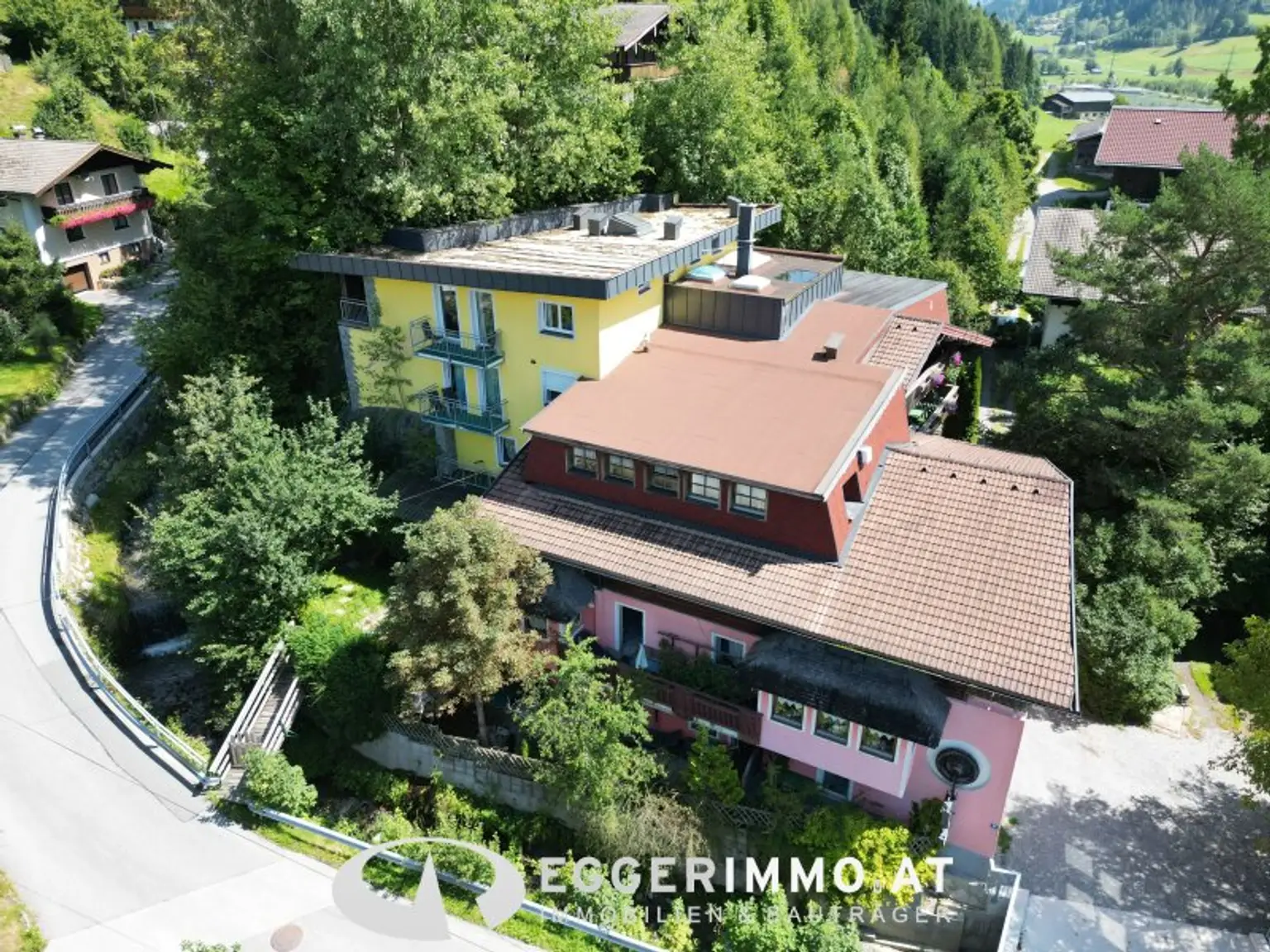 Attractive Apartment House – Ideal for Investors & Owner-Operators in Bruck a. d. Großglocknerstraße.
