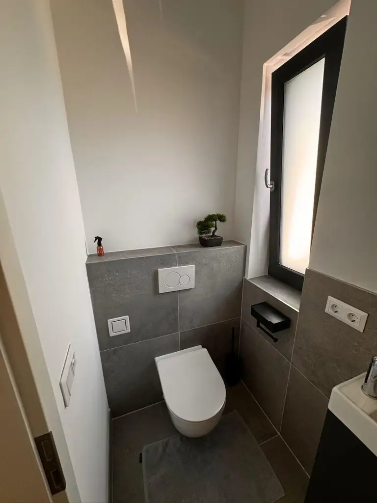 Neuwertiges Wohnhaus in ruhiger Lage