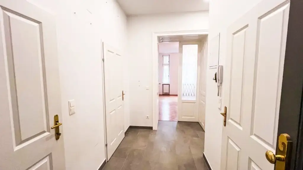 GROSSZÜGIG GESCHNITTENER 2-ZIMMER-ALTBAU IN TOLLER LAGE