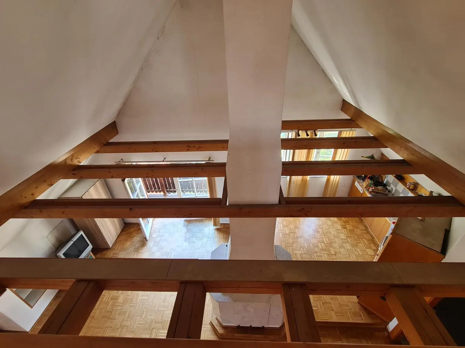 Galeriewohnung auf zwei Ebenen - eigene Garage - Balkon in den Innenhof - sehr gute Infrastruktur