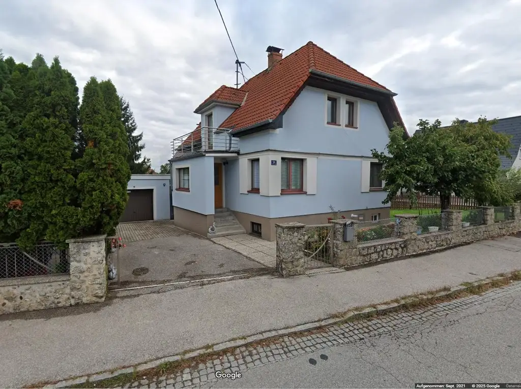 Kompaktes Wohnhaus mit Keller