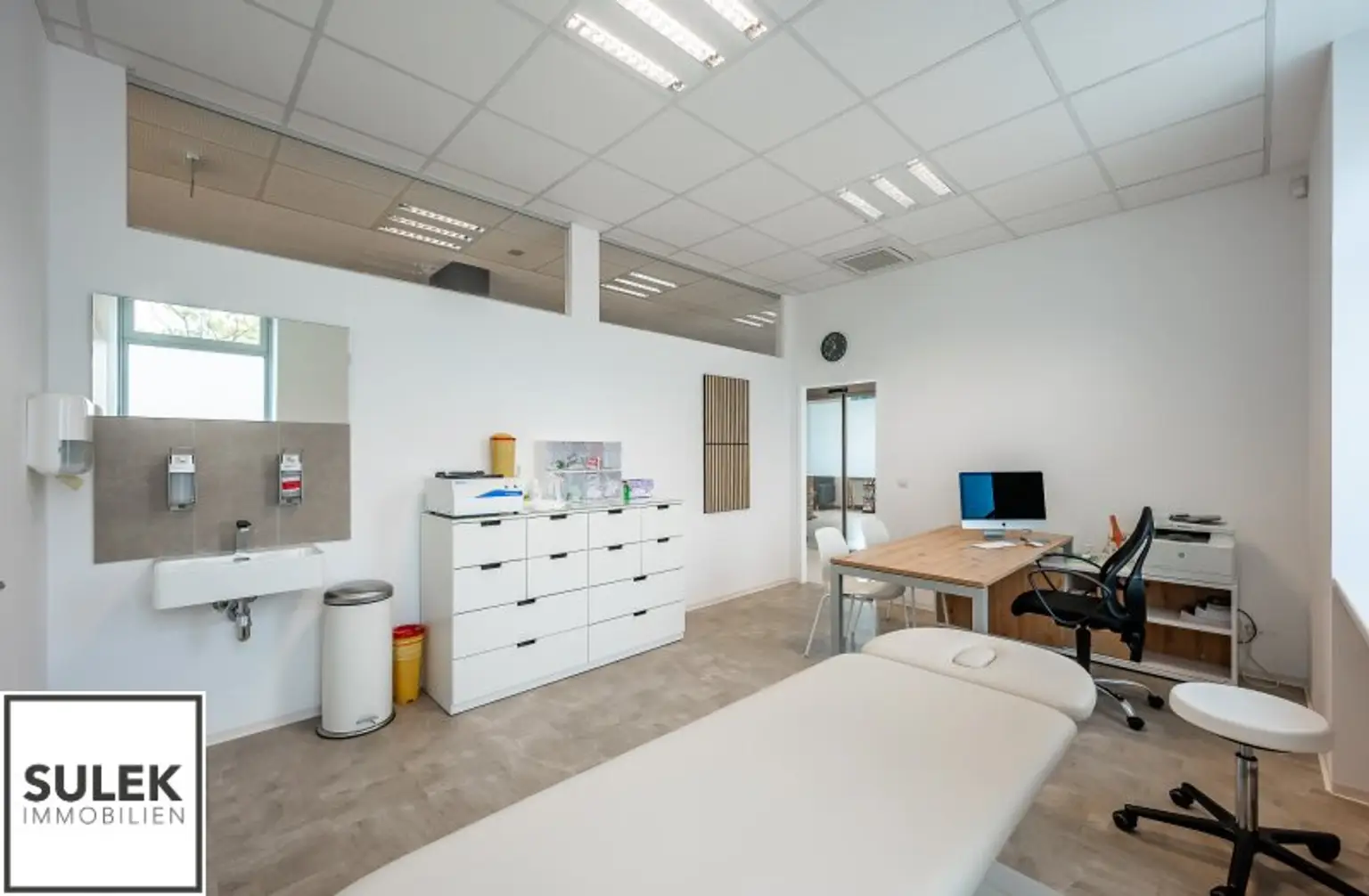 Ihr neuer Unternehmenssitz: Modernes Büro/ Praxisgebäude in Mödling mit Top-Anbindung
