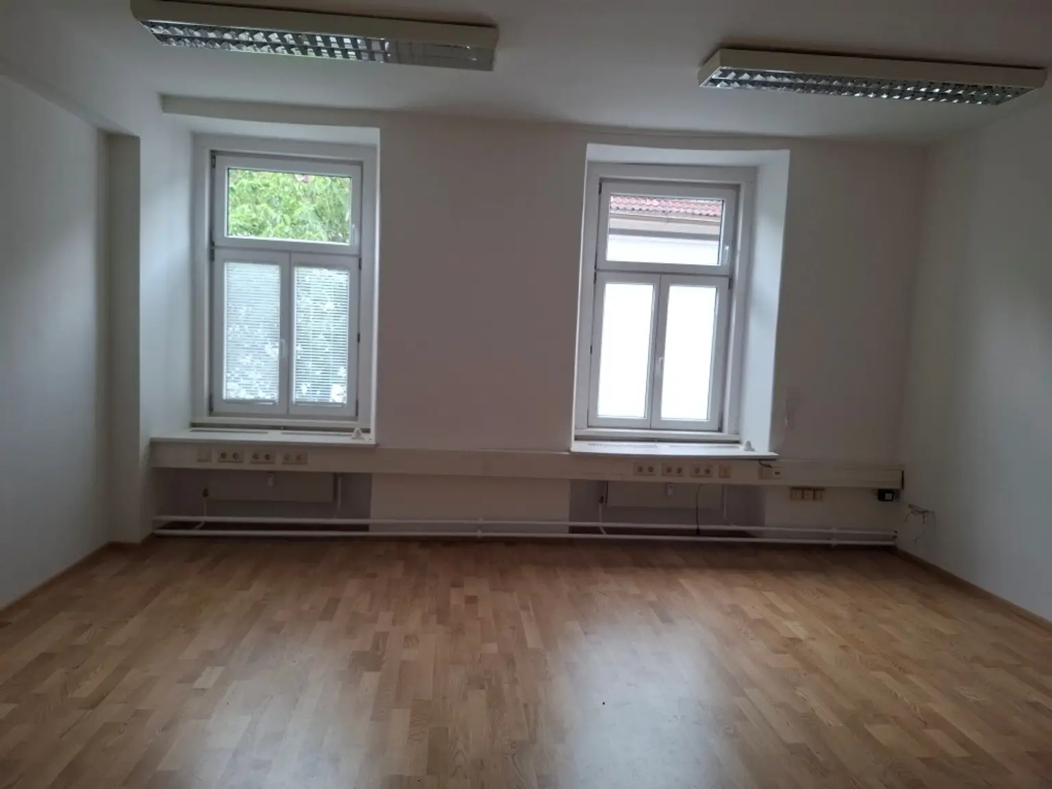 Gepflegte Büroräume oder Praxisräume im 1. Obergeschoß im Zentrum von Bruck/Mur zu mieten !