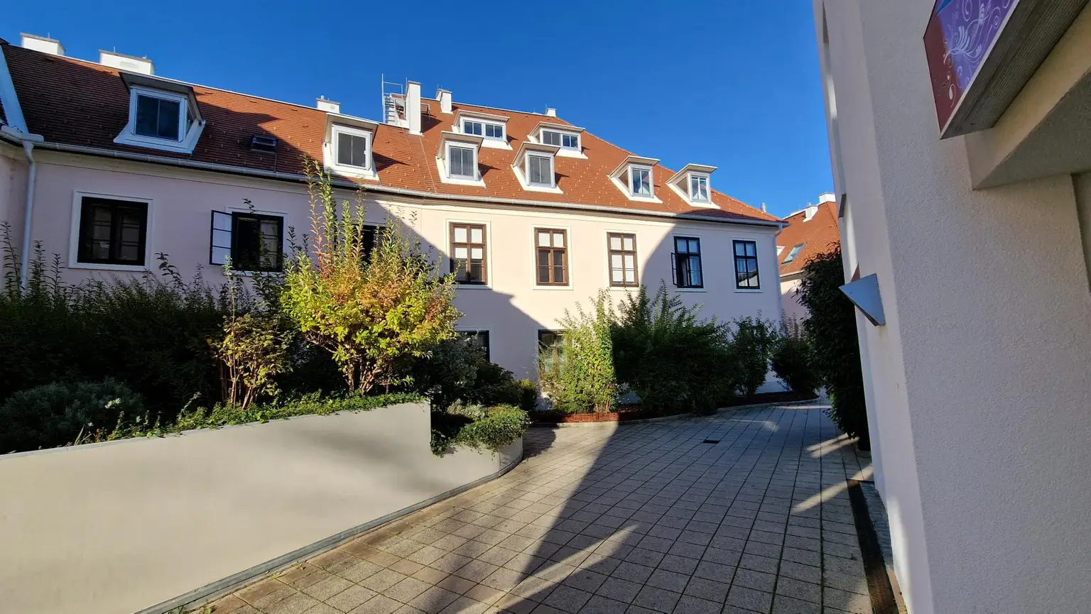 Stilvolle 2-Zimmer-Altbauwohnung im Zentrum – Erstbezug nach Generalsanierung!