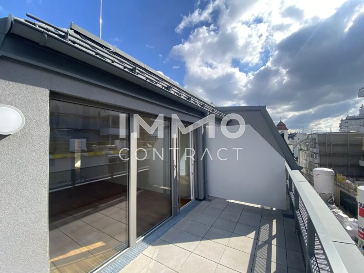 Dachterrasse mit Kirchturmblick