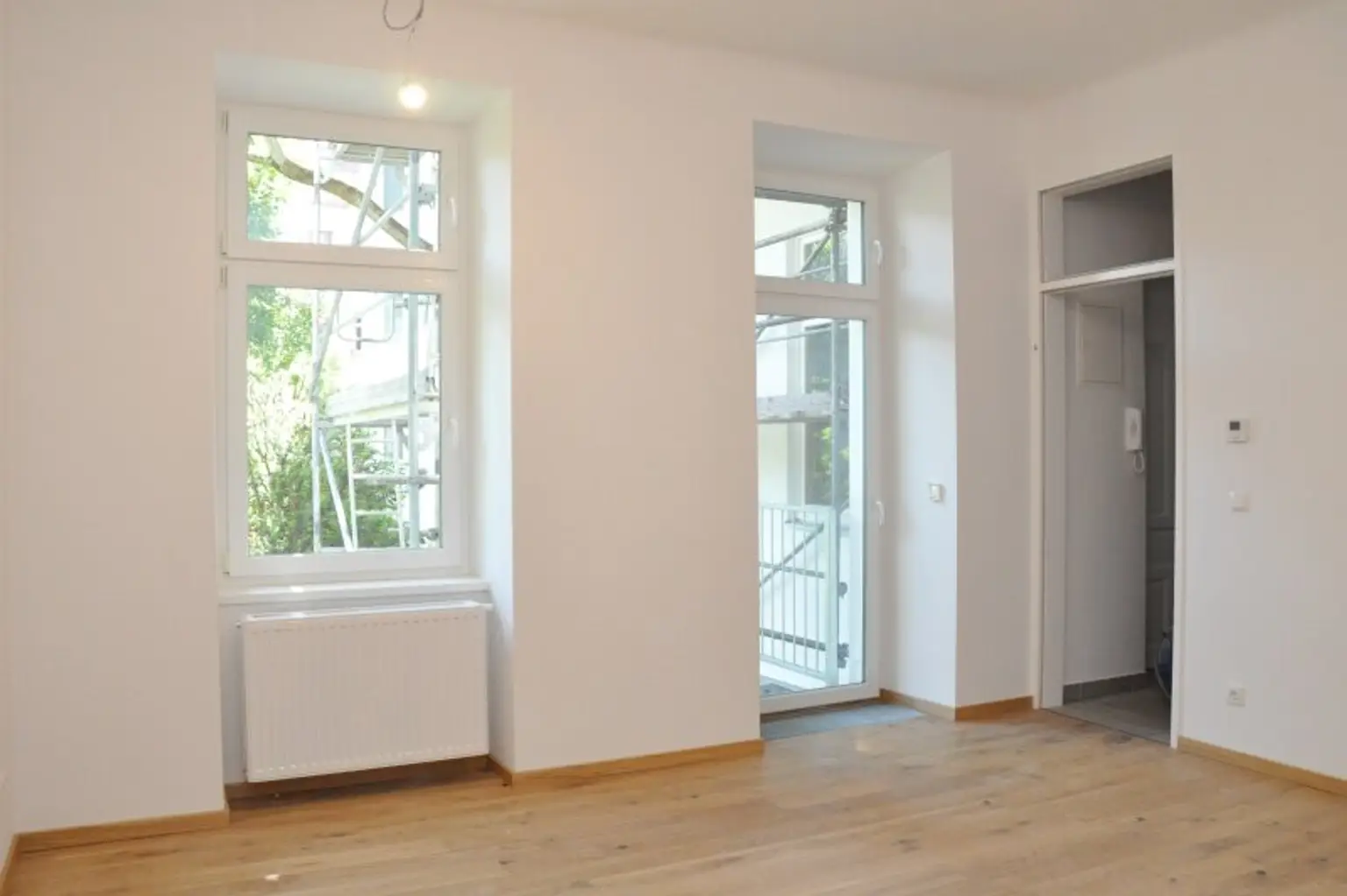 Erstbezug | Top sanierte 2-Zimmer Maisonette | 2 Balkone | unbefristet